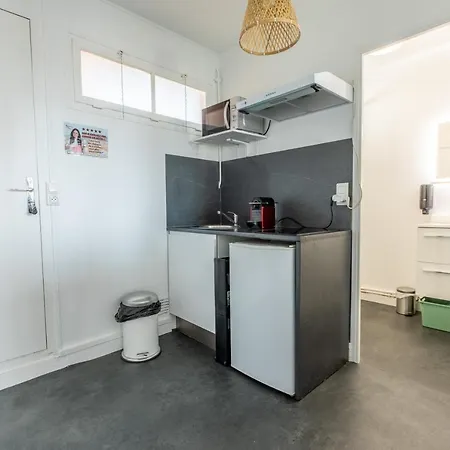 Ernest Calme Parking Gratuit