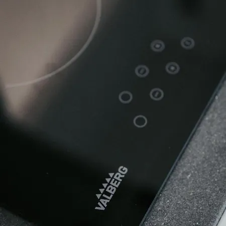 Ernest Calme Parking Gratuit شاماليور