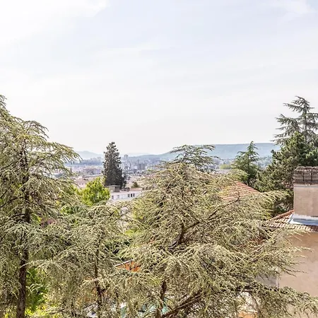 Ernest Calme Parking Gratuit 洽马来里斯