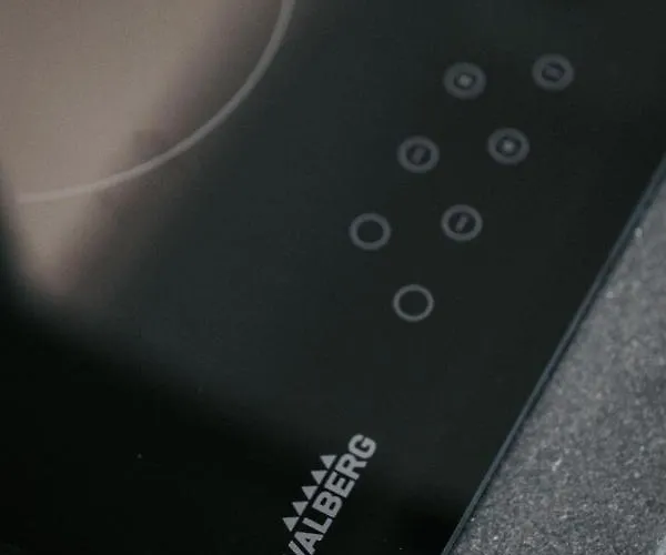 Ernest Calme Parking Gratuit شاماليور